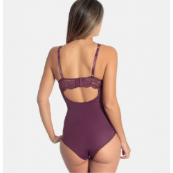 Merevítős body Sassa